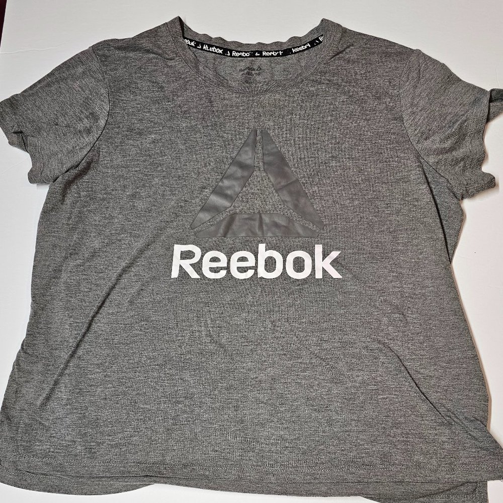 Reebok Short sleeve grey t-shirt size XL